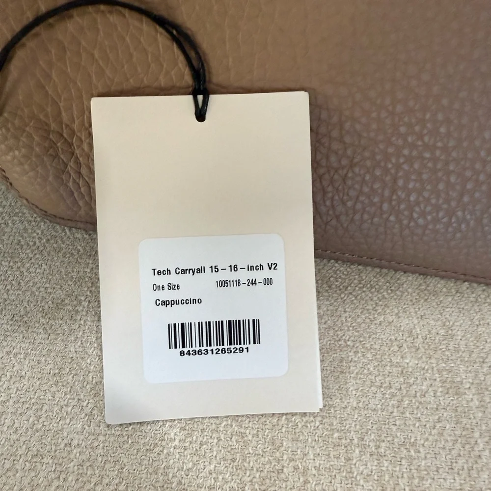 Cuyana Grained Leather Tech Carryall-16 inch - Picture 2 of 8